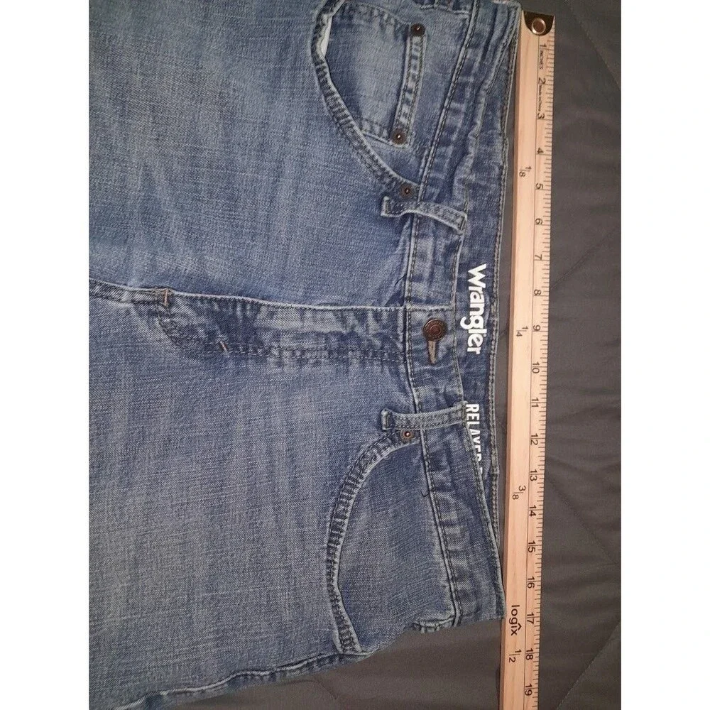 Wrangler Jeans Mens 34x28 Blue Light Wash Cotton Work wear Denim Cowboy